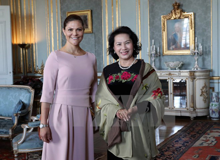 Chủ tịch Quốc hội Nguyễn Thị Kim Ngân chào xã giao Công chúa kế vị Victoria Alice Désirée.
